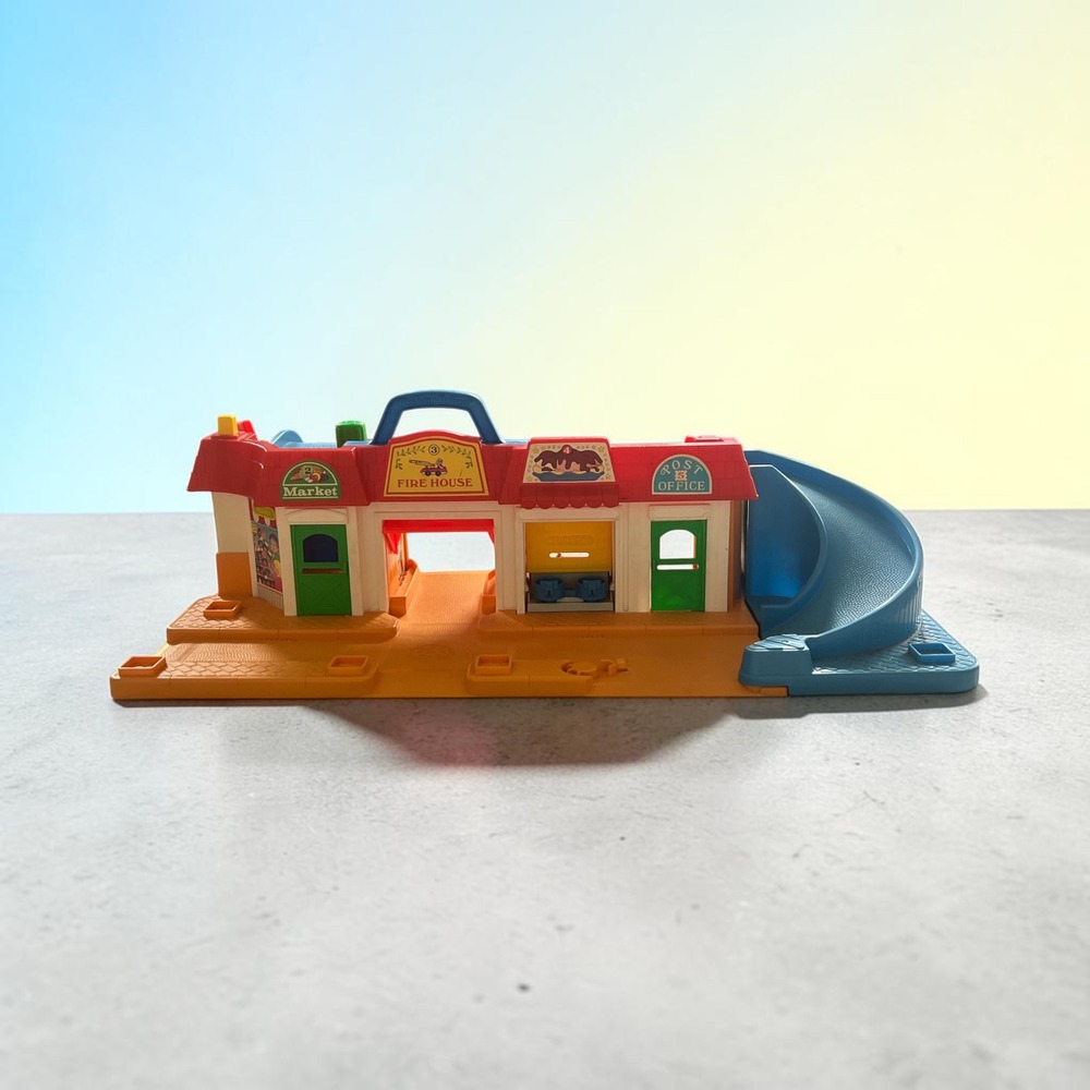 Vintage Fisher-Price Little People Main Street Playset Base 2500 Town 1986